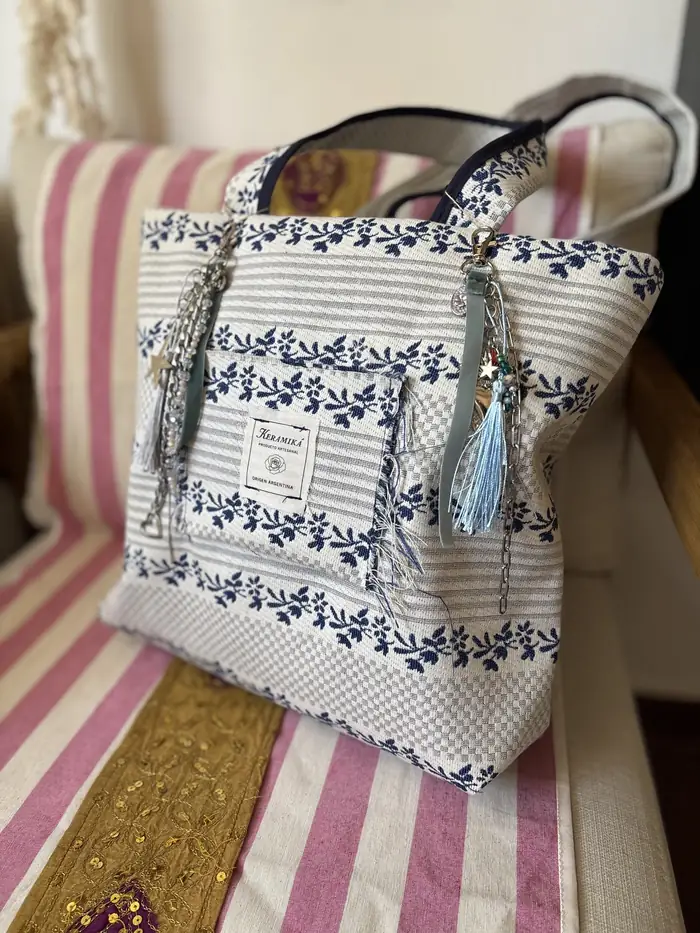 Tote bordado con flores